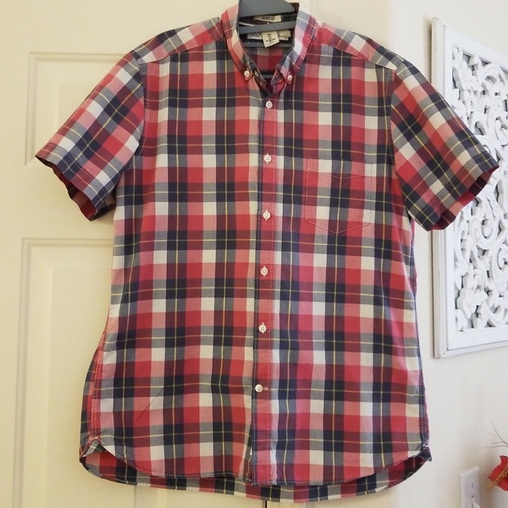 H&M dress short sleeves plaid shirt. Size Large